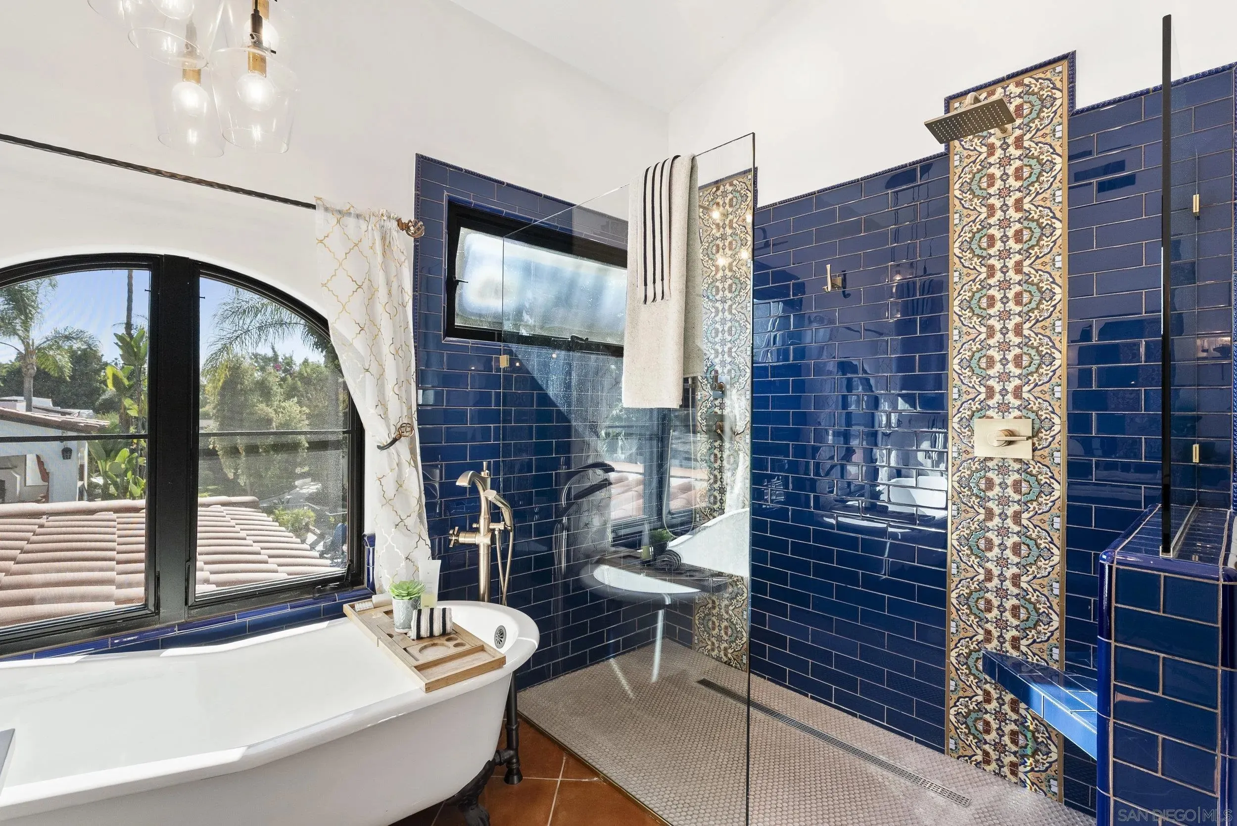 El Cajon, California 92019, United States, 6 Bedrooms Bedrooms, ,6 BathroomsBathrooms,Residential,Active,216355