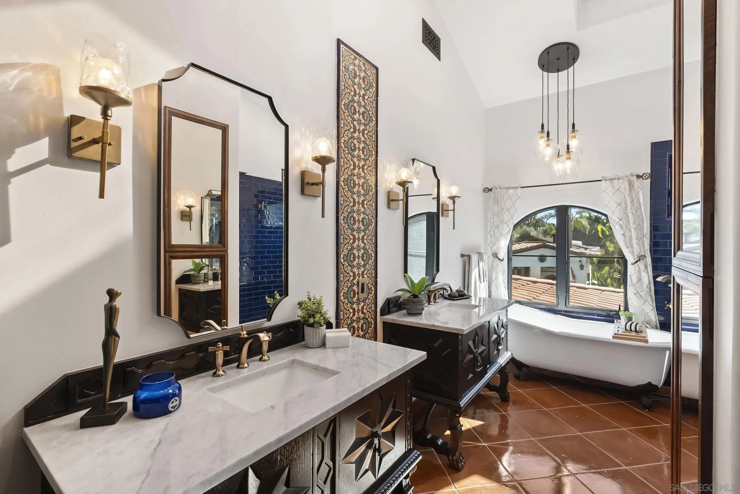 El Cajon, California 92019, United States, 6 Bedrooms Bedrooms, ,6 BathroomsBathrooms,Residential,Active,216355