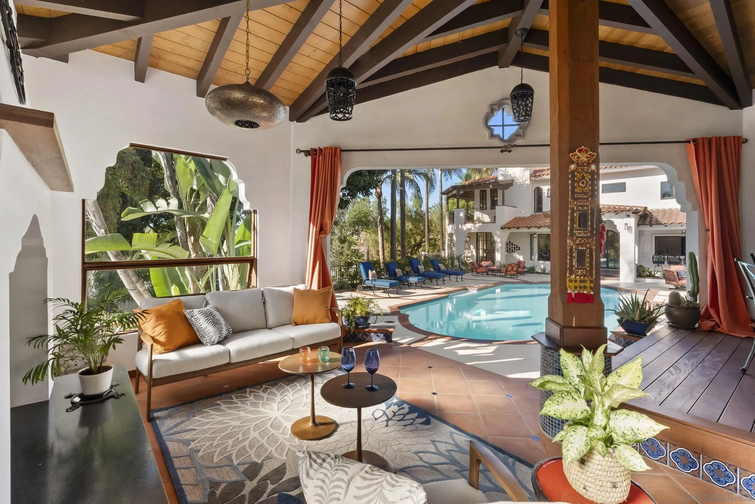 El Cajon, California 92019, United States, 6 Bedrooms Bedrooms, ,6 BathroomsBathrooms,Residential,Active,216355