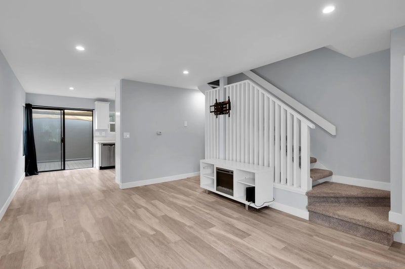 1235 River Glen Row 83