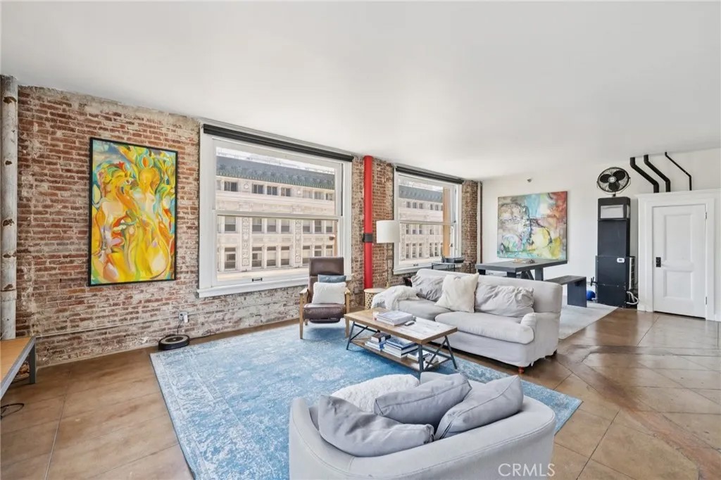 215 W 7th Street 1108