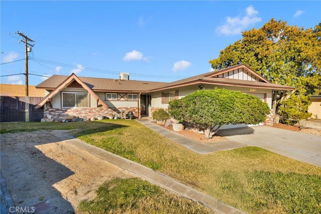 Photo of 1405 Piute St, Barstow, CA 92311 (MLS # TR25271129)