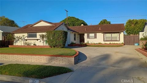 Photo of 37 Hastings Avenue, Ventura, CA 93003 (MLS # SR26075953)