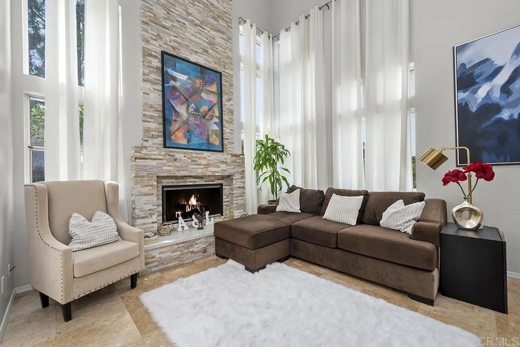 1254 LA CRESCENTIA DR