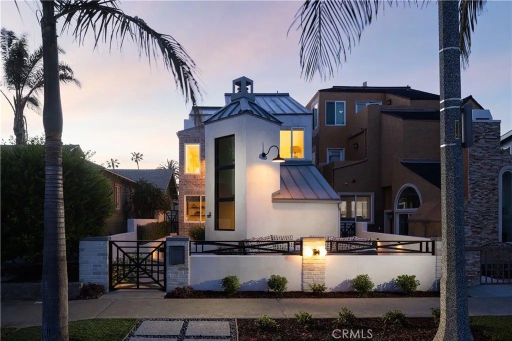 Photo of 509 8th St, Huntington Beach, CA 92648 (MLS # OC26086081)