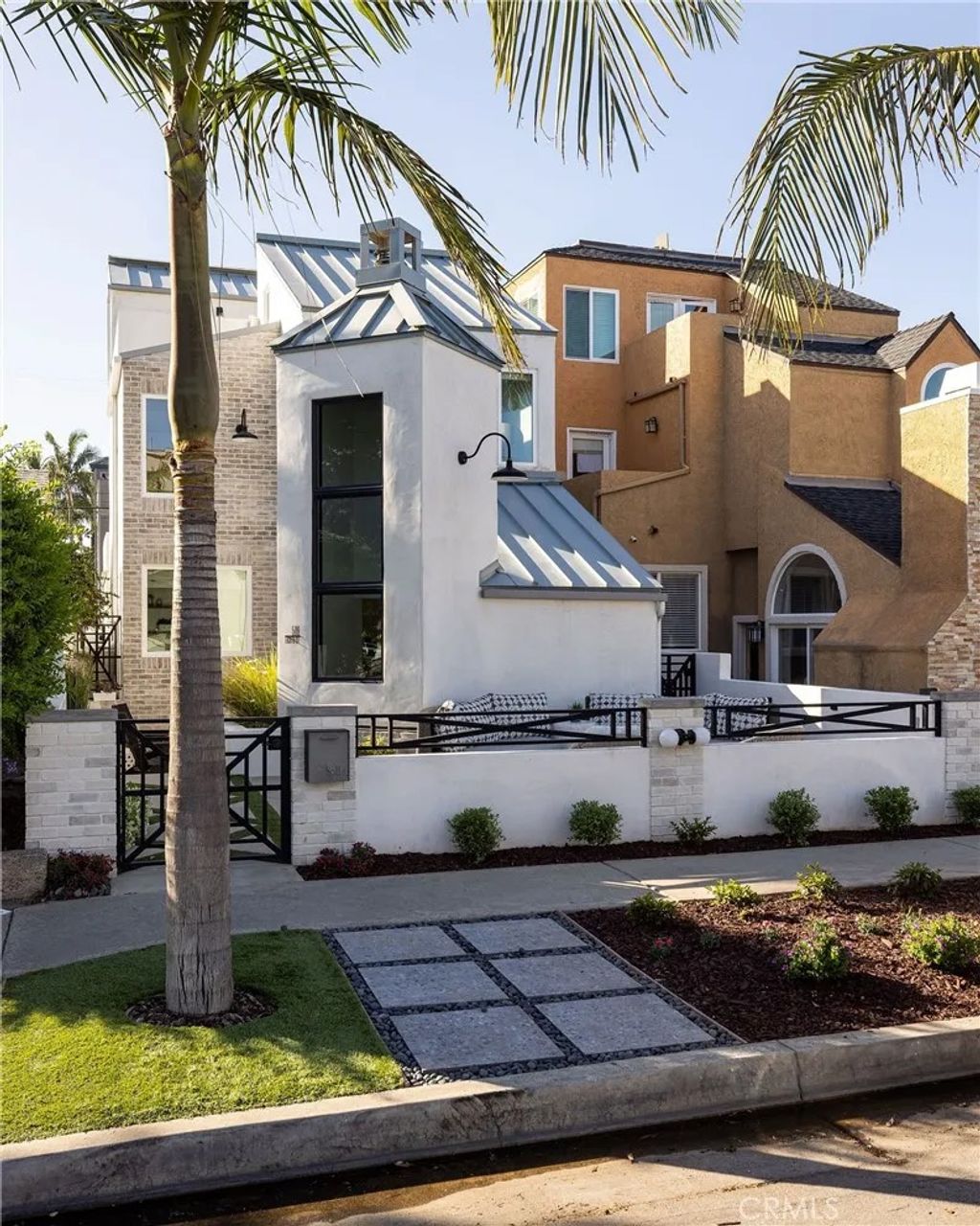 Photo of 509 8th St, Huntington Beach, CA 92648 (MLS # OC26086081)
