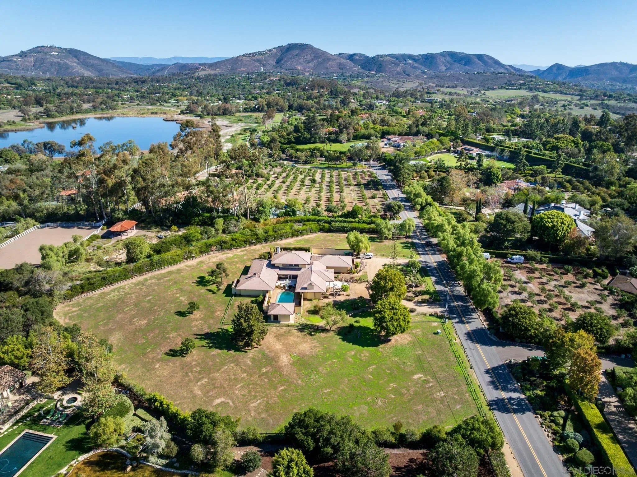 6358 Lago Lindo