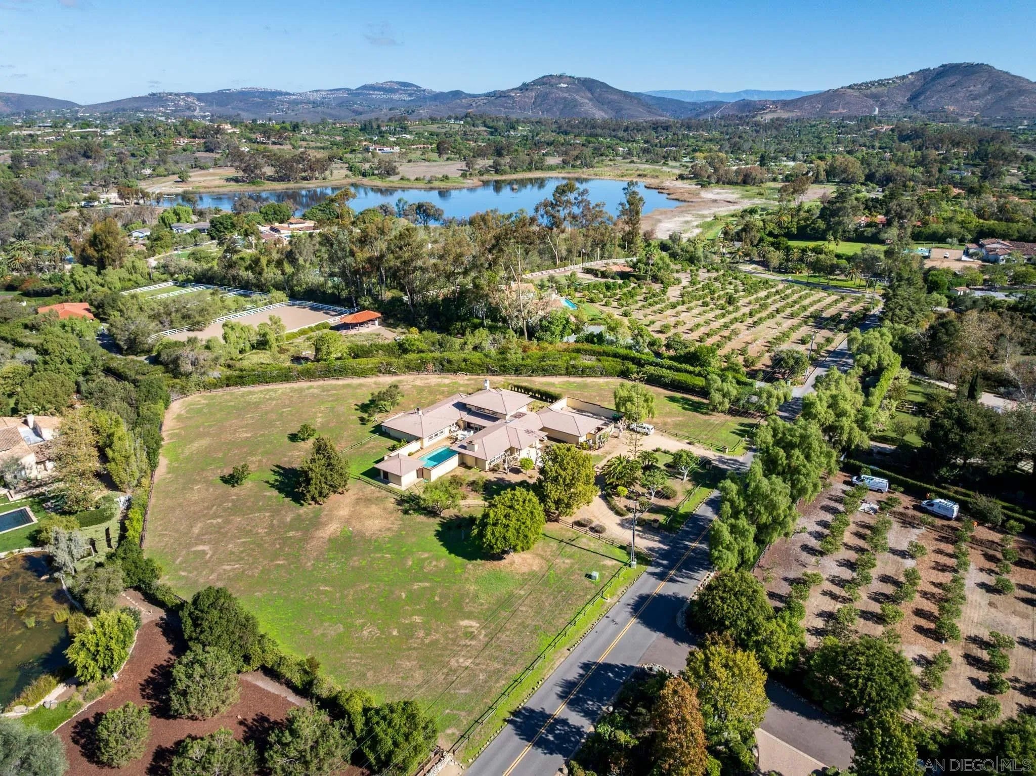 6358 Lago Lindo