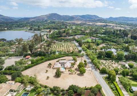 Photo of 6358 Lago Lindo, Rancho Santa Fe, CA 92067 (MLS # 260024164)