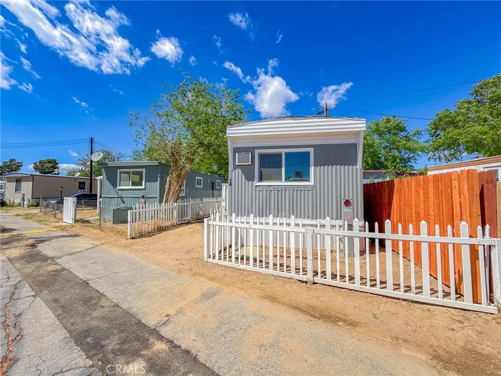 1258 W Rosamond Boulevard 14