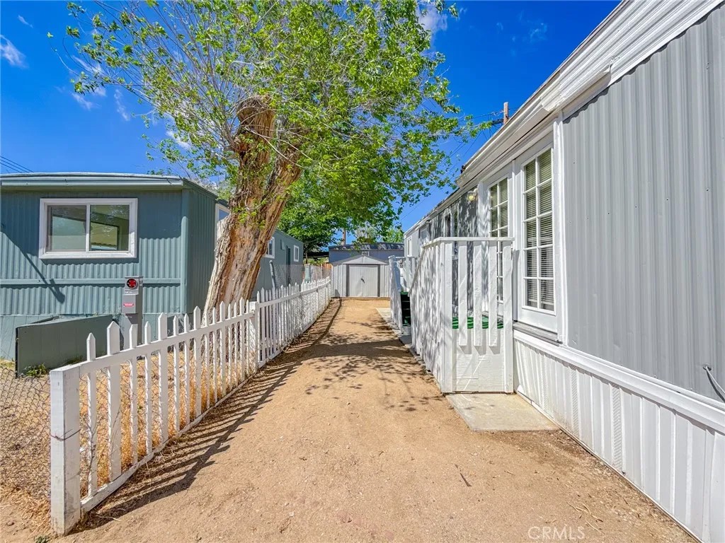 1258 W Rosamond Boulevard 14