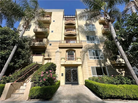2 beds bed, 2 baths bath property at 320 S Willaman Drive 402, Los Angeles, CA 90048