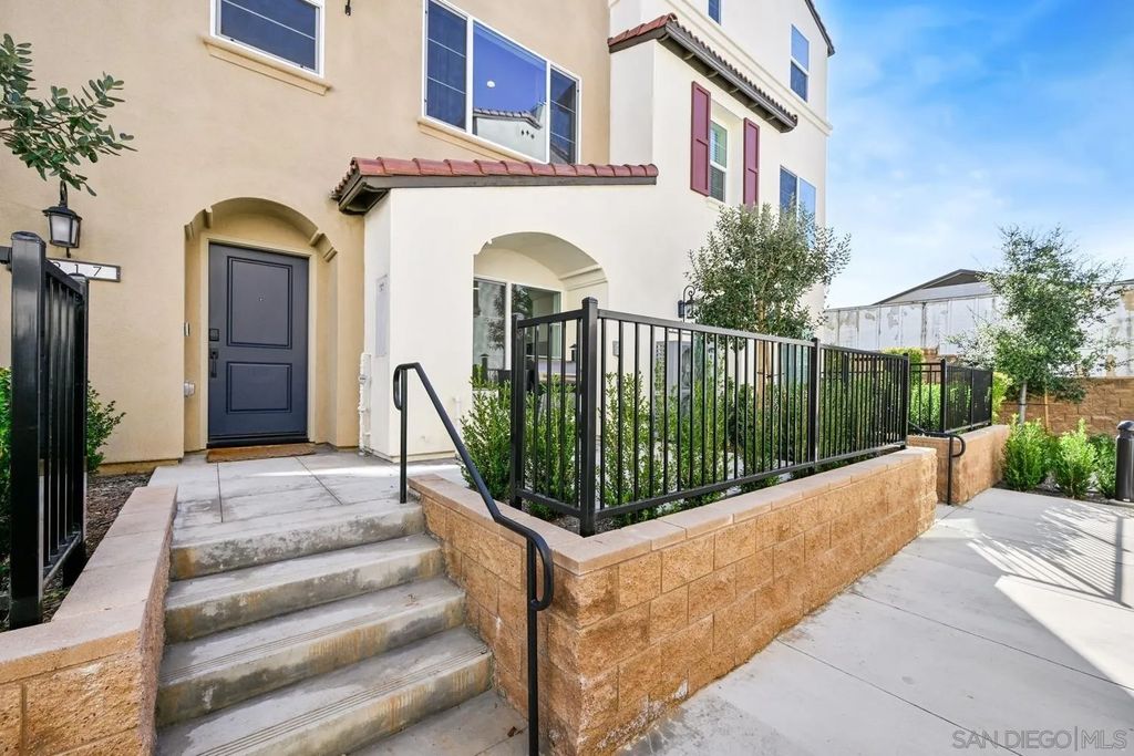 Photo of 2217 Brix Gln, Escondido, CA 92025 (MLS # 250046273)