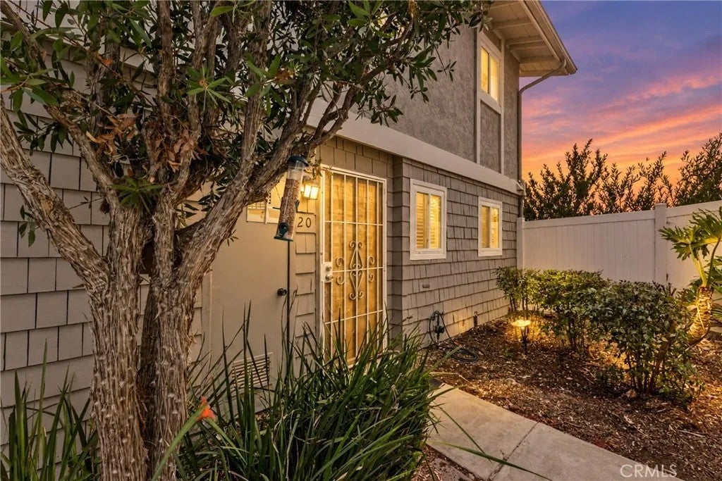 2112 E Vista 20