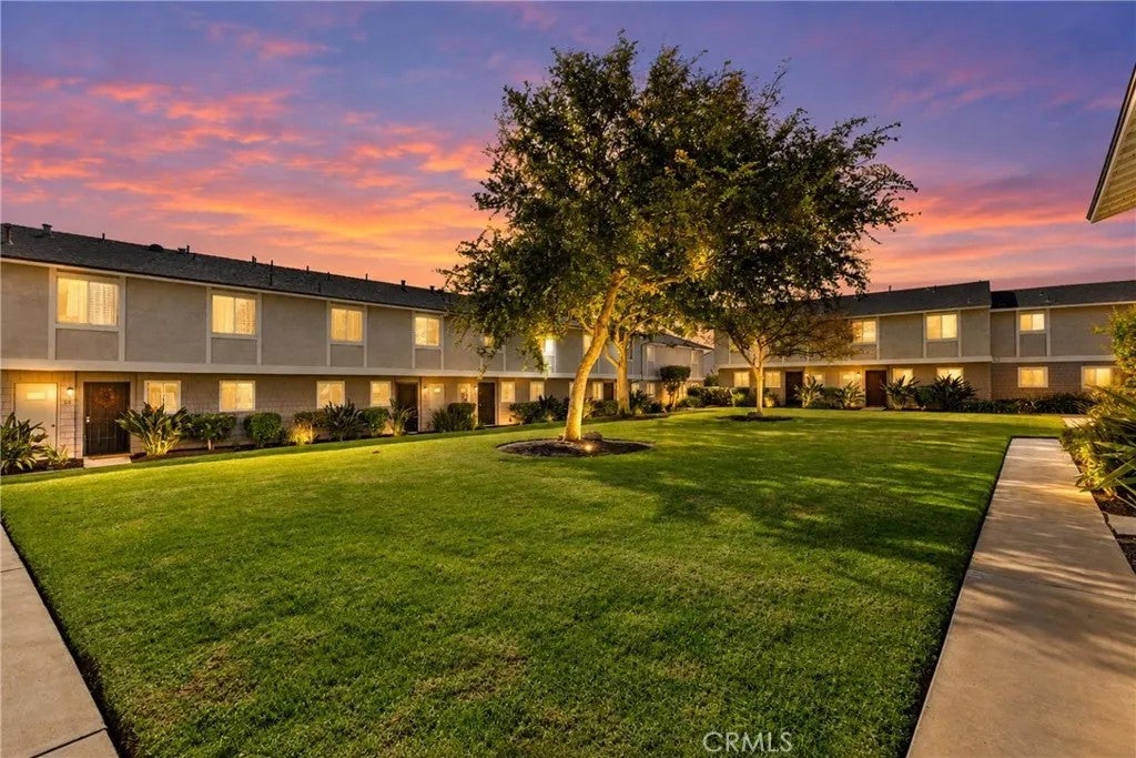 2112 E Vista 20