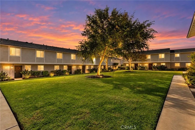 2112 E Vista 20