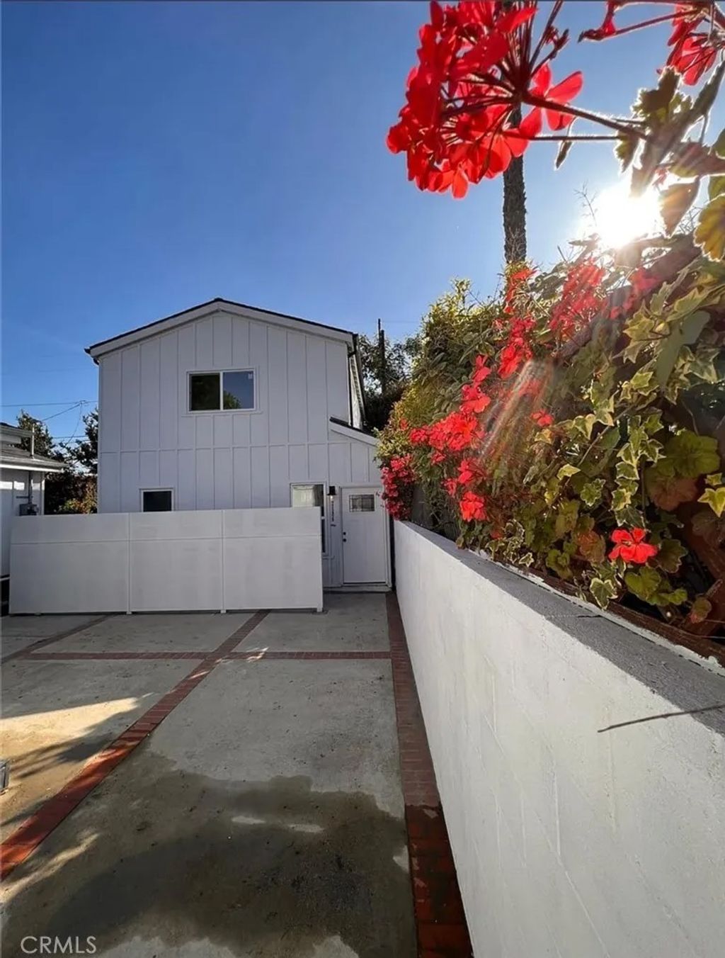 Photo of 2686 Greenfield Ave, Los Angeles, CA 90064 (MLS # SR26067462)