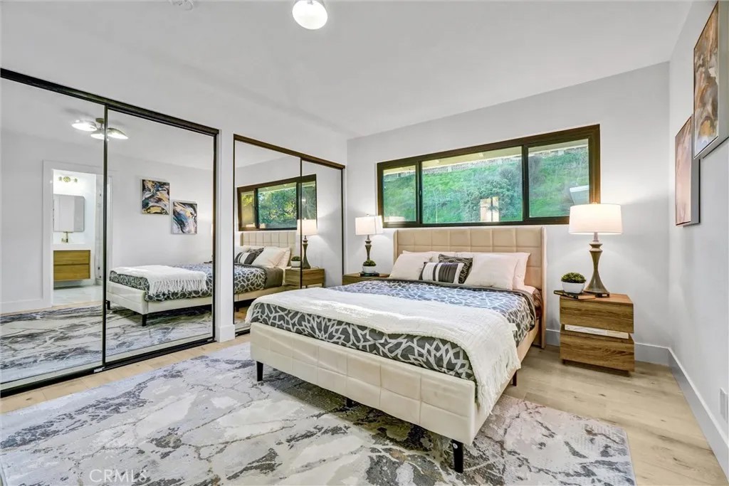 1834 E Sunview Drive