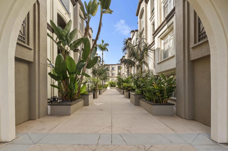 9263 Regents Rd B204