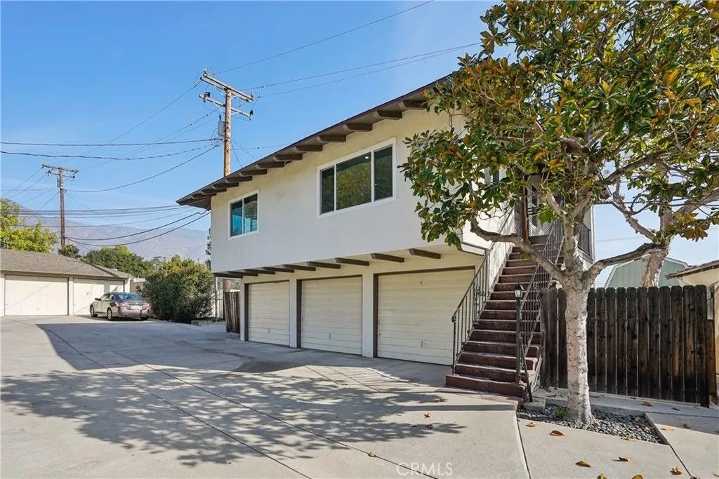 Photo of 1466 Allen Avenue, Altadena, CA 91104 (MLS # AR26003691)