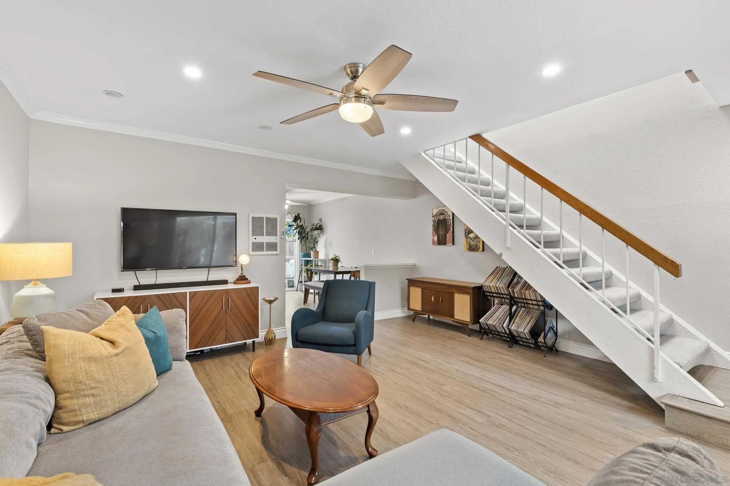 981 N Vulcan Ave 7