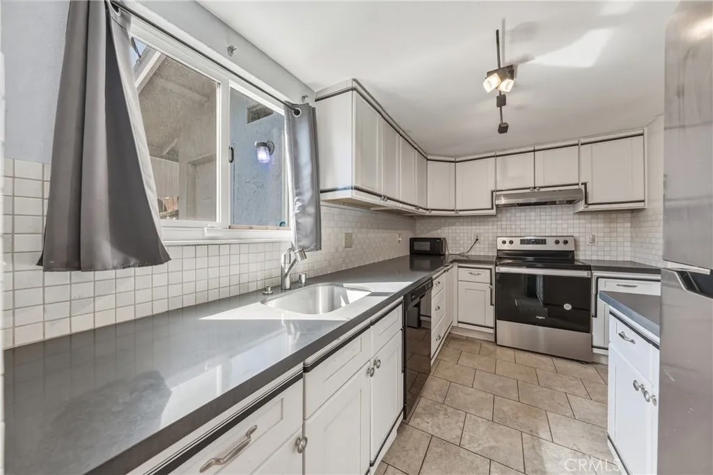 222 Del Luz Court