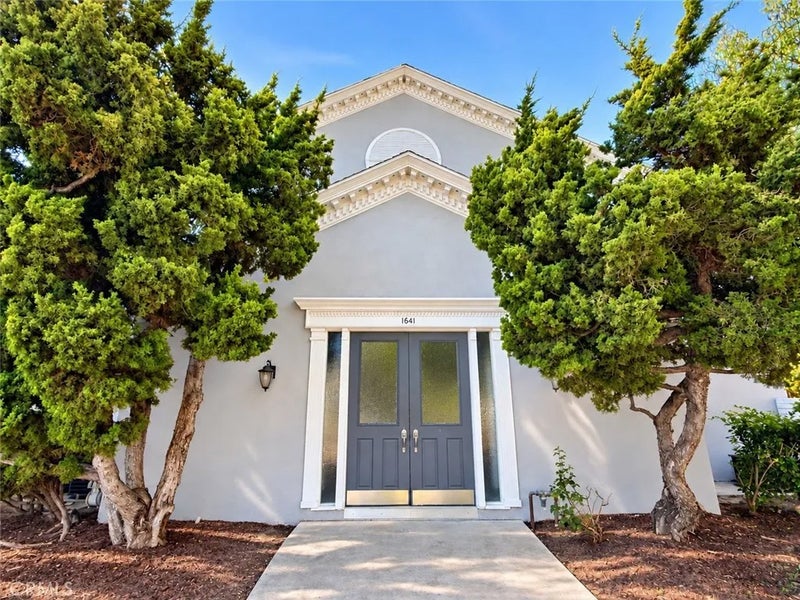1641 S Pomona D37