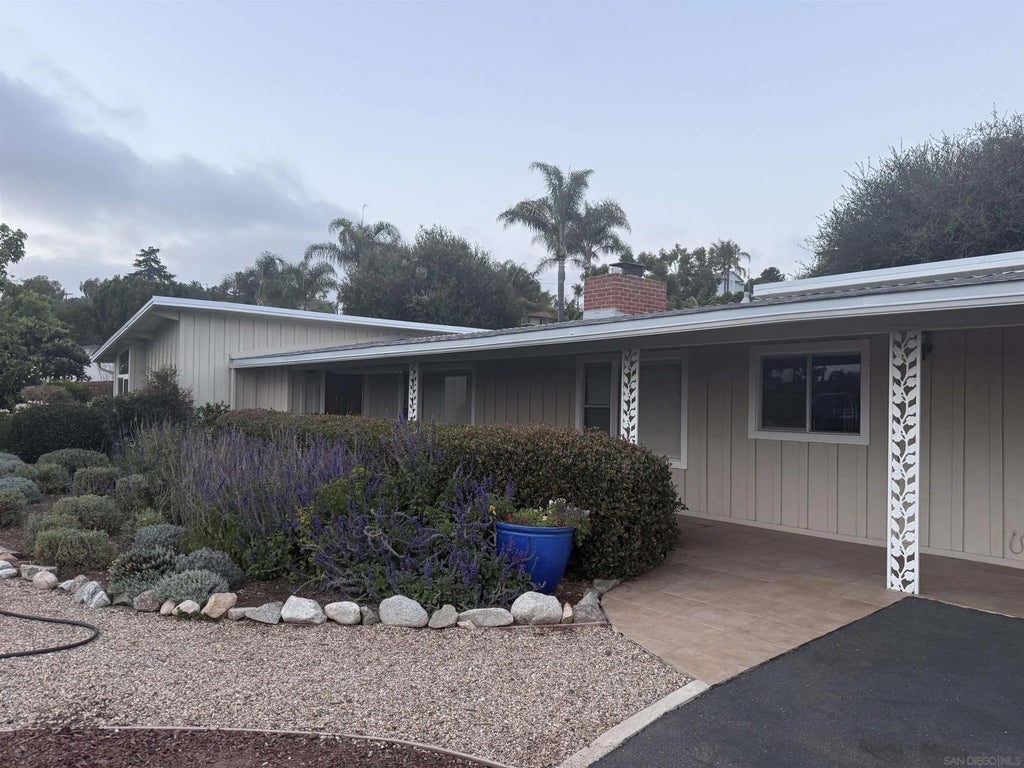 Photo of 1642 York Dr, Vista, CA 92084 (MLS # 260013469)