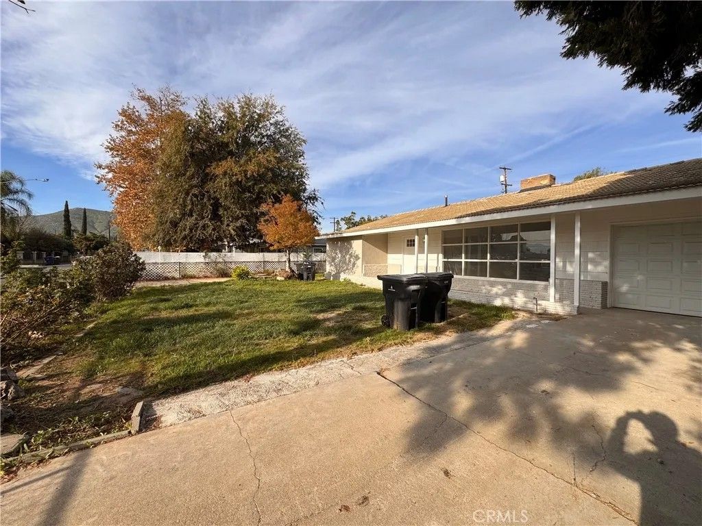 Photo of 11323 Doverwood Dr, Riverside, CA 92505 (MLS # AR25278178)