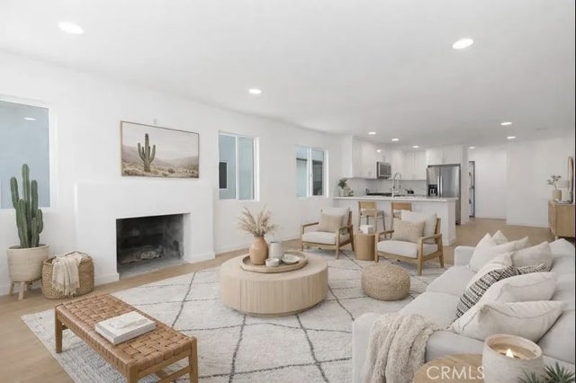 1845 W 66th, Los Angeles