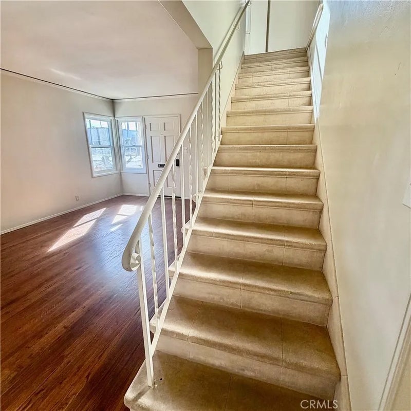 5653 E 2nd
