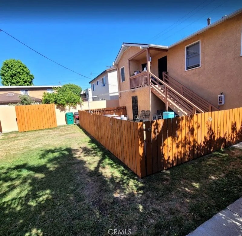 1310 E Hellman