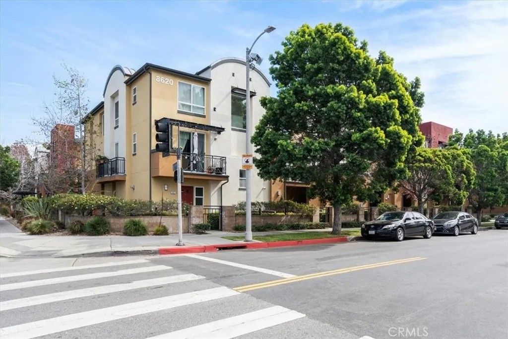Photo of 8620 Belford Ave #106, Los Angeles, CA 90045 (MLS # SR26041947)