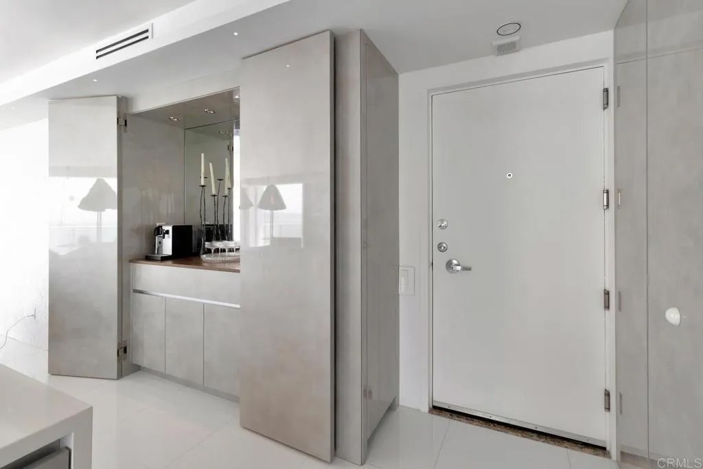 1760 Avenida Del Mundo 504