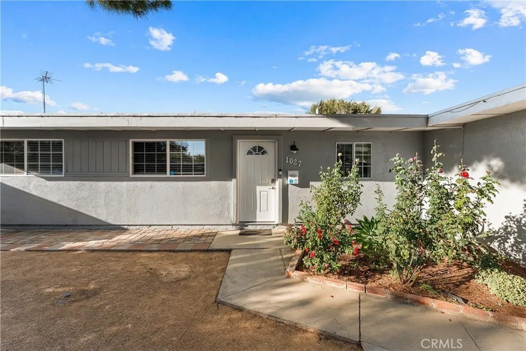 Photo of 1027 W Avenue J12, Lancaster, CA 93534 (MLS # SR26213630)