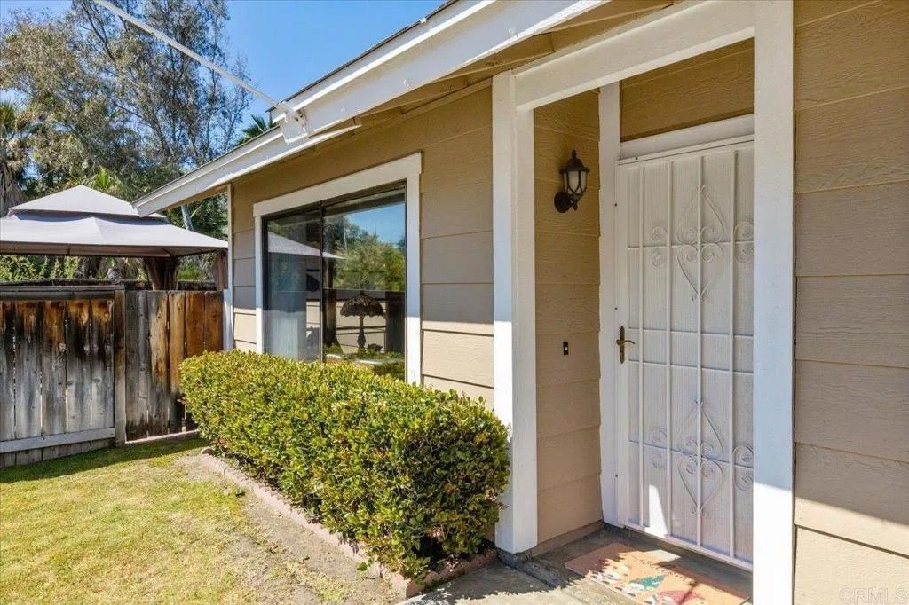 Photo of 310 Sunflower Gln, Escondido, CA 92026 (MLS # NDP2602784)