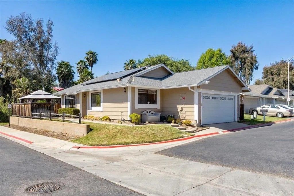 Photo of 310 Sunflower Gln, Escondido, CA 92026 (MLS # NDP2602784)