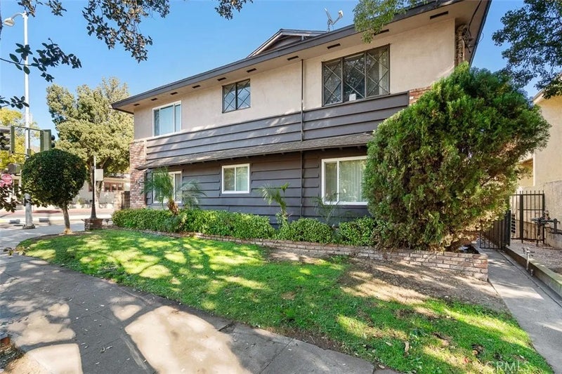112 N Mar Vista Avenue