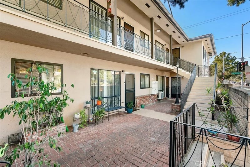 112 N Mar Vista Avenue