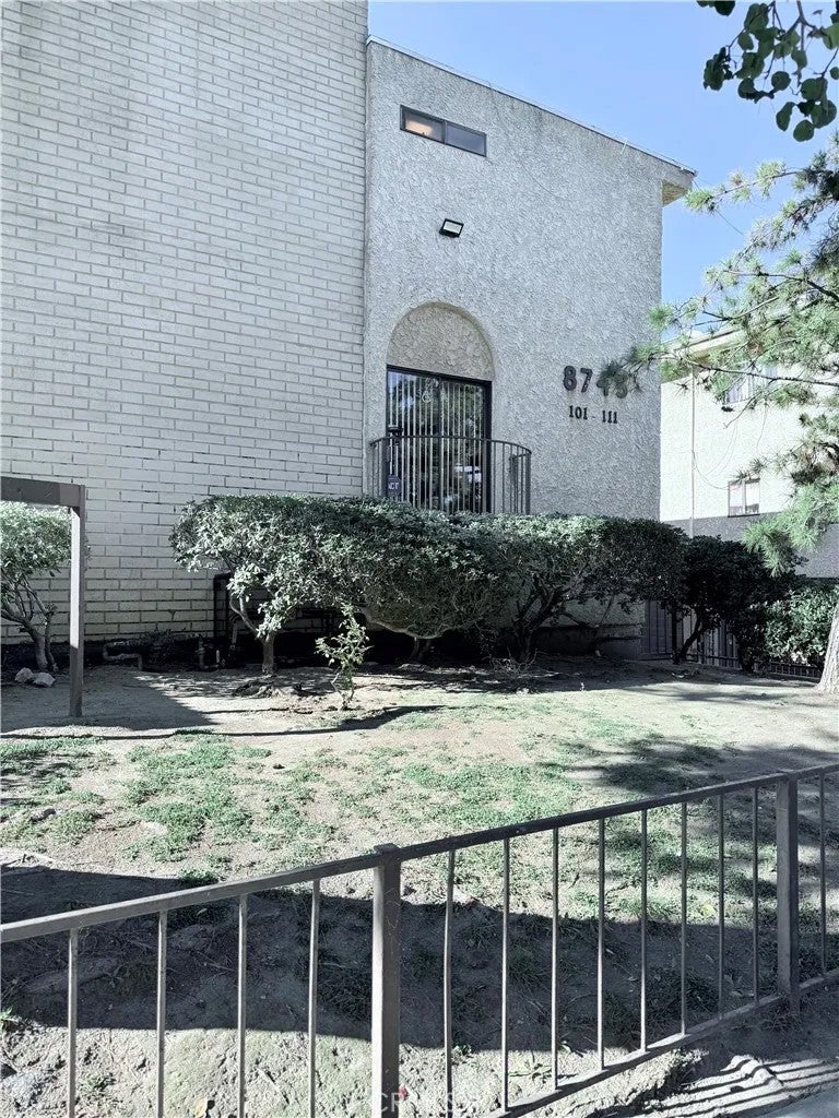 8745 Willis 107