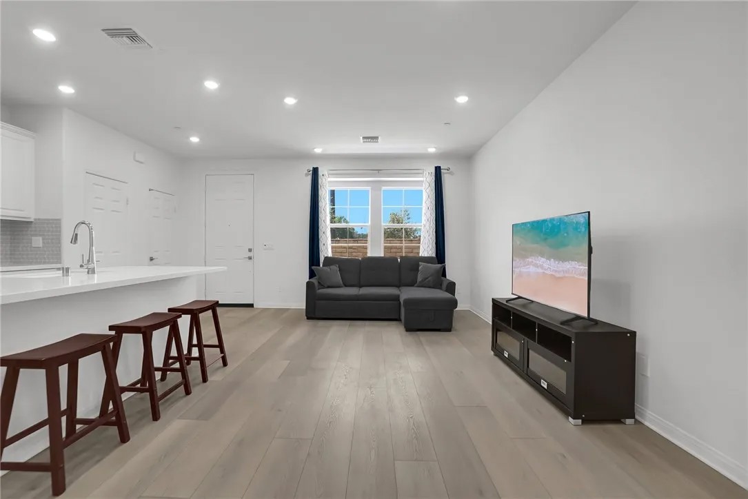 3909 E Carmel Privado