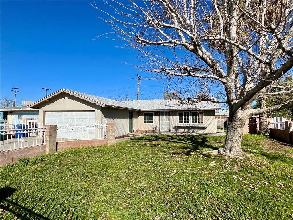 Photo of 2111 E Avenue Q1, Palmdale, CA 93550 (MLS # DW26025992)