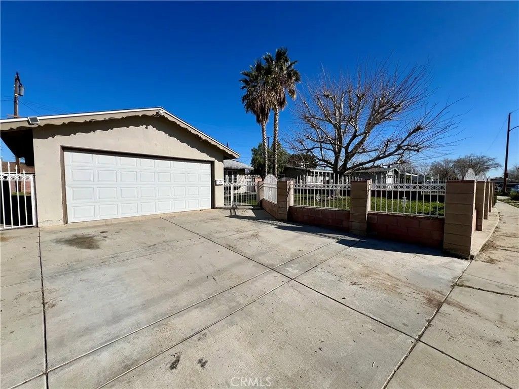 Photo of 2111 E Avenue Q1, Palmdale, CA 93550 (MLS # DW26025992)