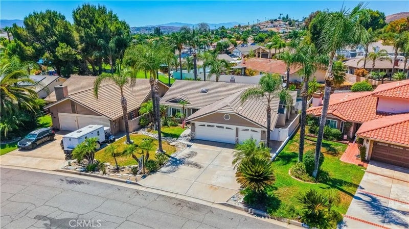 30027 Swan Point