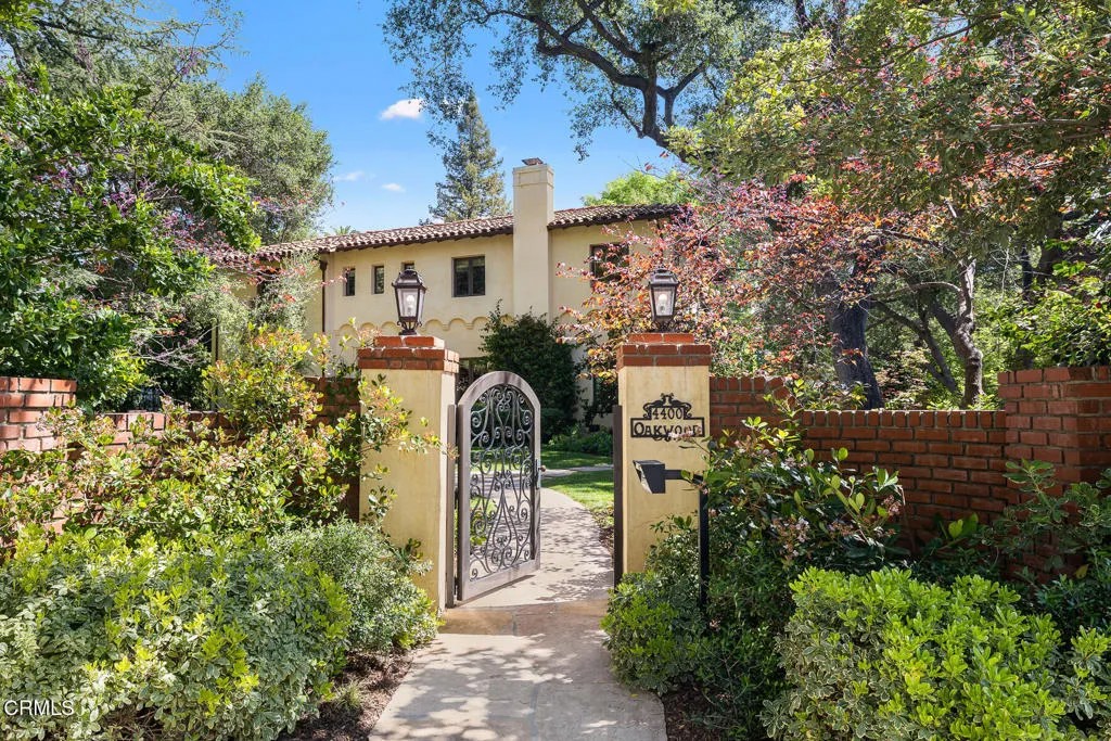 4400 Oakwood Avenue