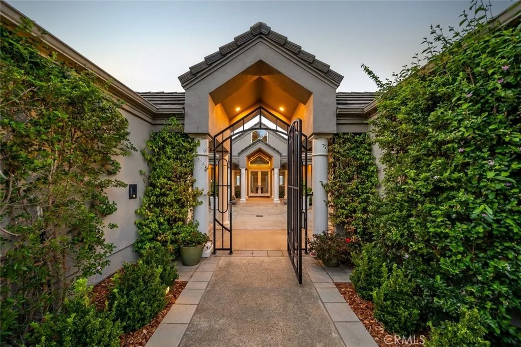 2813 Alamo Drive