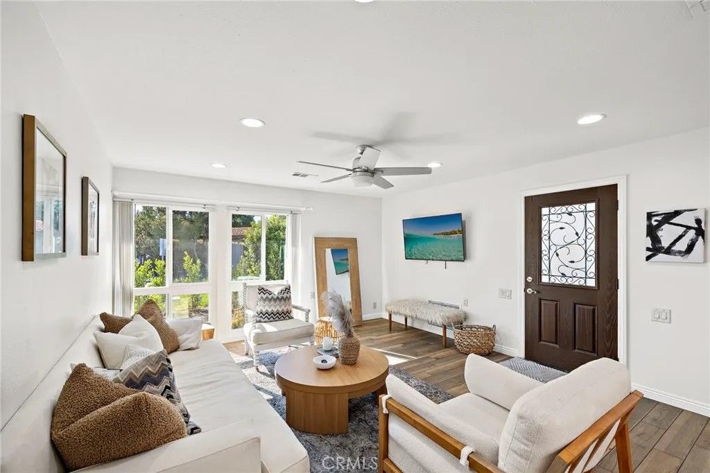 Photo of 2119 Via Puerta #U, Laguna Woods, CA 92637 (MLS # OC26006516)