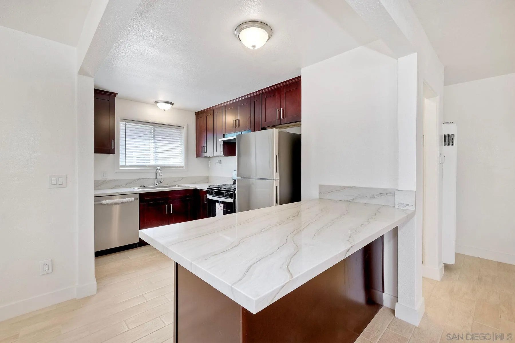 905 W Washington Ave