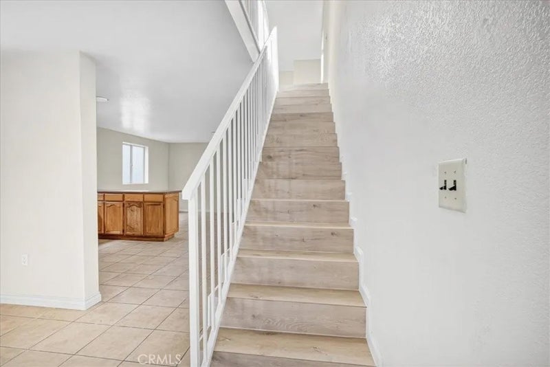 2039 W Florence