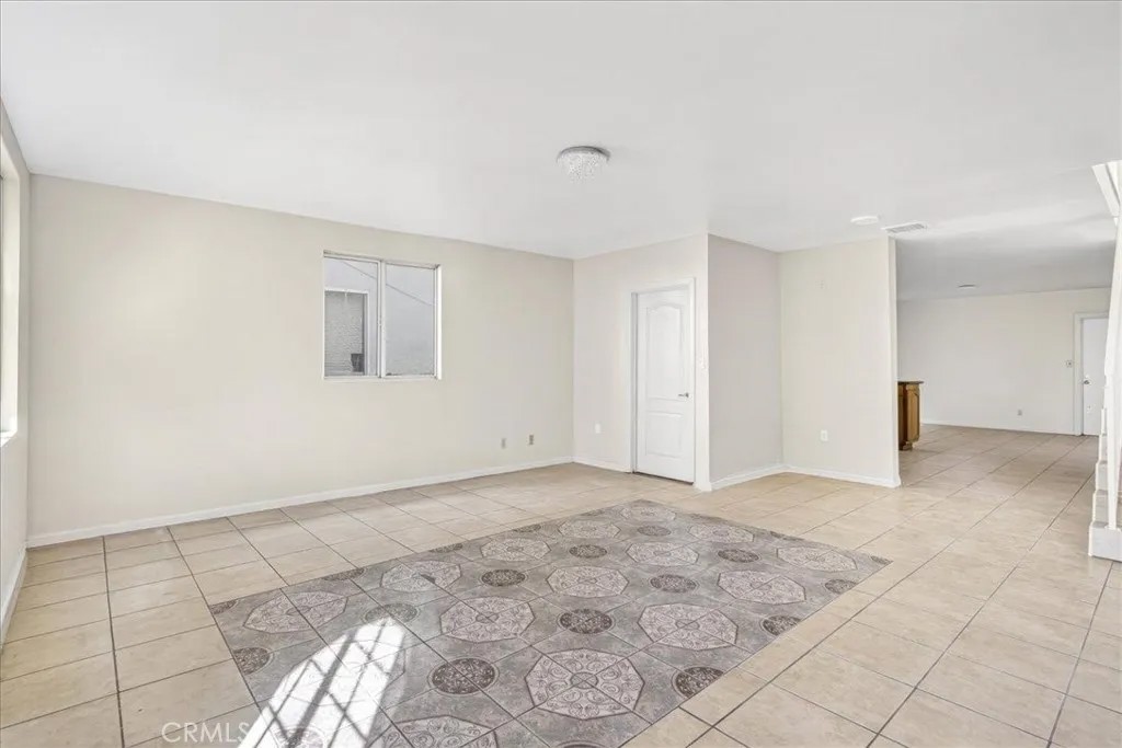 2039 W Florence